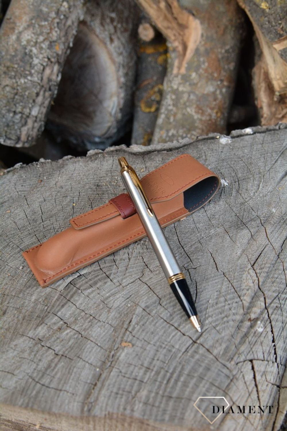 Zestaw prezentowy Parker Długopis srebrny Parker 1931670 z Etui brązowe Parker. Prezent dla nauczyciela. Prezent dla magistra. Długopisy Parker  (8).JPG